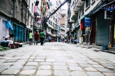 Katmandu Nepal 24 Ağustos 2018 Durbar sokakta Naghal District Kathmandu sabah yürüyüş bilinmeyenli insan görünümü