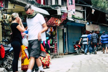 Katmandu Nepal 24 Ağustos 2018 Durbar sokakta Naghal District Kathmandu sabah yürüyüş bilinmeyenli insan görünümü