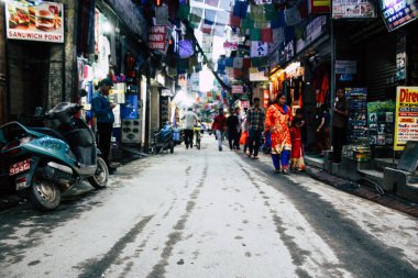 Katmandu Nepal 24 Ağustos 2018 Durbar sokakta Naghal District Kathmandu sabah yürüyüş bilinmeyenli insan görünümü