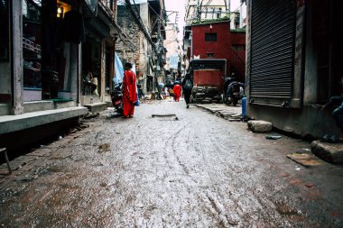 Katmandu Nepal 24 Ağustos 2018 Durbar sokakta Naghal District Kathmandu sabah yürüyüş bilinmeyenli insan görünümü