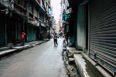 Katmandu Nepal 24 Ağustos 2018 Durbar sokakta Naghal District Kathmandu sabah yürüyüş bilinmeyenli insan görünümü