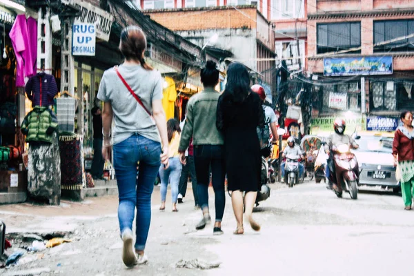 Katmandu Nepal 24 Ağustos 2018 Durbar sokakta Naghal District Kathmandu sabah yürüyüş bilinmeyenli insan görünümü