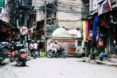 Katmandu Nepal 24 Ağustos 2018 Durbar sokakta Naghal District Kathmandu sabah yürüyüş bilinmeyenli insan görünümü