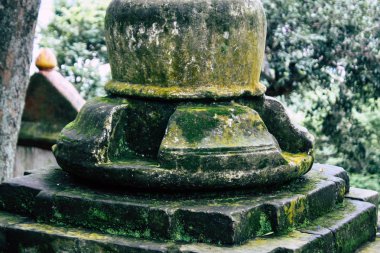 Katmandu Nepal 23 Ağustos 2018 tapınağın görünümünü akşam Katmandu bölgesinde Swayambhunath maymun tapınakta dibinde bulunan