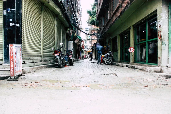 Kathmandu Nepal Agosto 2018 Vista Desconhecidas Pessoas Nepalesas Andando Rua — Fotografia de Stock