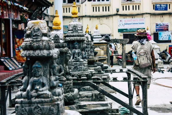 Kathmandu Nepal Sierpień 2018 Widok Gołębie Latające Wokół Świątyni Stupa — Zdjęcie stockowe