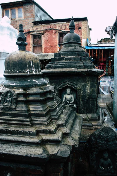 加德满都尼泊尔2018年8月23日在加德满都 Swayambhunath 区位于猴庙底部的寺庙的视图 — 图库照片