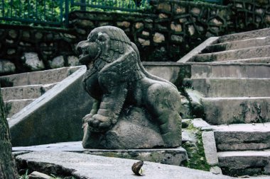 Katmandu Nepal 23 Ağustos 2018 tapınağın görünümünü akşam Katmandu bölgesinde Swayambhunath maymun tapınakta dibinde bulunan