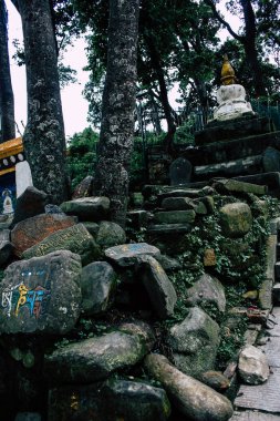 Katmandu Nepal 23 Ağustos 2018 tapınağın görünümünü akşam Katmandu bölgesinde Swayambhunath maymun tapınakta dibinde bulunan