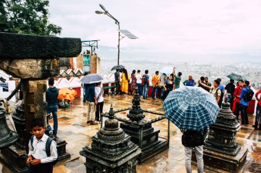 Katmandu Nepal 23 Ağustos 2018 maymun Tapınağı ziyaret bilinmeyenli turist görünümünü bulunan Swayambhunath bölgesi içinde Katmandu akşam