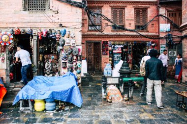 Katmandu Nepal 23 Ağustos 2018 maymun Tapınağı ziyaret bilinmeyenli turist görünümünü bulunan Swayambhunath bölgesi içinde Katmandu akşam