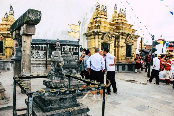 Katmandu Nepal Ağustos 2018 Maymun Tapınağı Ziyaret Bilinmeyenli Turist Görünümünü — Stok fotoğraf