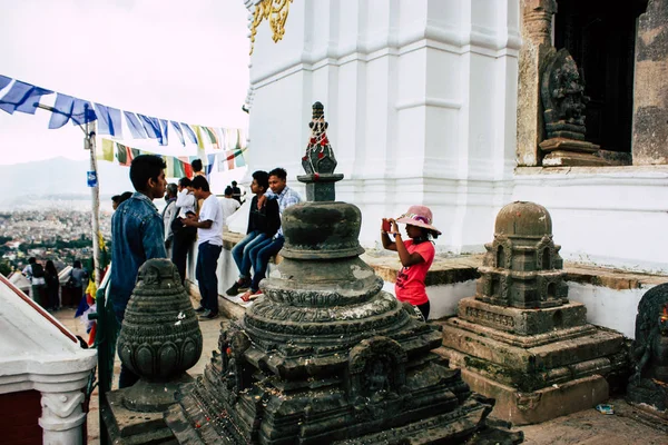 Катманду Непал Август 2018 Вид Неизвестных Туристов Посещающих Храм Обезьяны — стоковое фото