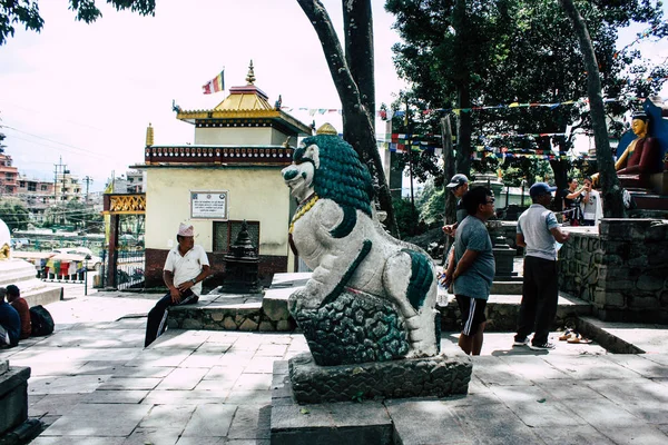Kathmandu Nepal Agosto 2018 Vista Turistas Desconhecidos Visitando Templo Macaco — Fotografia de Stock