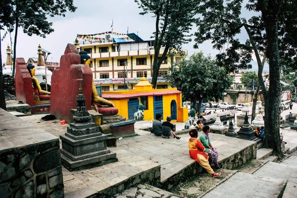 Kathmandu Nepal Agosto 2018 Vista Turistas Desconhecidos Visitando Templo Macaco — Fotografia de Stock