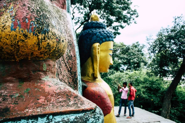 Katmandú Nepal Agosto 2018 Vista Turistas Desconocidos Que Visitan Templo —  Fotos de Stock