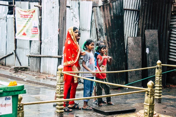 Katmandú Nepal Agosto 2018 Vista Personas Desconocidas Rezando Templo Mono — Foto de Stock