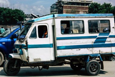 Katmandu Nepal 26 Ağustos 2018 Katmandu görünümü tuk tuk Katmandu Thamel bölgesinde öğleden sonra itibariyle sokakta