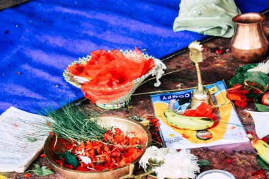 Katmandu Nepal 27 Ağustos 2018 Closeup sabah Pashupatinath Tapınağı içinde dini bir tören için çeşitli nesneler