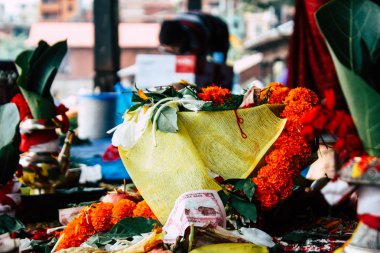 Katmandu Nepal 27 Ağustos 2018 Closeup sabah Pashupatinath Tapınağı içinde dini bir tören için çeşitli nesneler