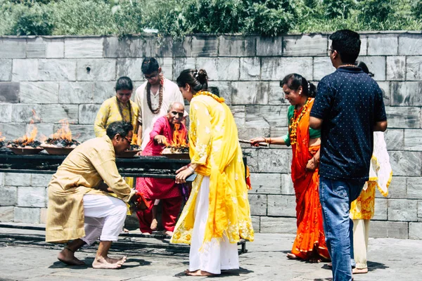 Katmandu Nepal Ağustos 2018 Görünümünü Bilinmeyenli Hindu Kişi Ateş Töreni — Stok fotoğraf