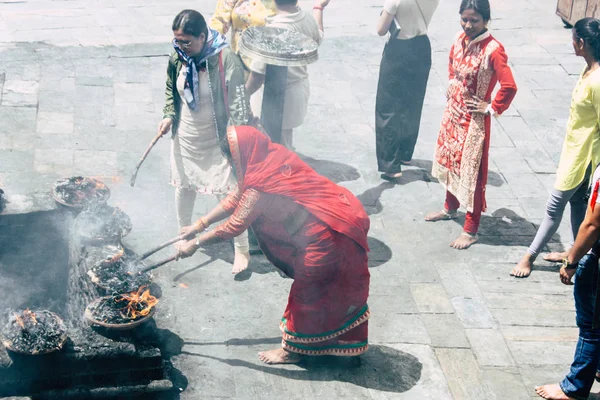 Kathmandu Nepál Augusztus 2018 Ismeretlen Hindu Emberek Hogy Tűz Szertartás — Stock Fotó