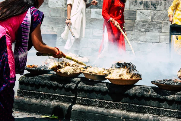 Kathmandu Nepál Srpna 2018 Pohled Neznámých Hinduistické Lidí Slavnostního Ohně — Stock fotografie