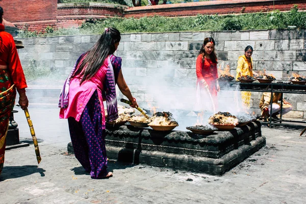 Kathmandu Nepal August 2018 View Unknowns Hindu People Making Fire — Stock Photo, Image