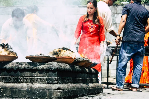 Kathmandu Nepal August 2018 View Unknowns Hindu People Making Fire — Stock Photo, Image