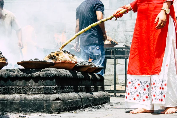 Kathmandu Nepal August 2018 View Unknowns Hindu People Making Fire — Stock Photo, Image