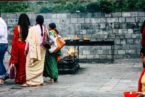 Katmandú Nepal Agosto 2018 Vista Personas Hindúes Desconocidas Haciendo Ceremonia — Foto de Stock