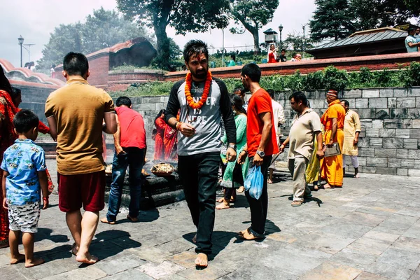 Katmandu Nepal Ağustos 2018 Görünümünü Bilinmeyenli Hindu Kişi Ateş Töreni — Stok fotoğraf