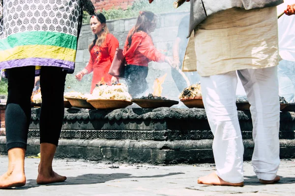 Kathmandu Nepál Srpna 2018 Pohled Neznámých Hinduistické Lidí Slavnostního Ohně — Stock fotografie