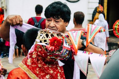 Katmandu Nepal 27 Ağustos 2018 sabah Pashupatinath Tapınağı ziyaret bilinmeyen Hindu çocuk portresi