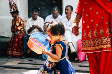 Katmandu Nepal 27 Ağustos 2018 sabah Pashupatinath Tapınağı ziyaret bilinmeyen Hindu çocuk portresi