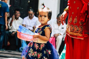 Katmandu Nepal 27 Ağustos 2018 sabah Pashupatinath Tapınağı ziyaret bilinmeyen Hindu çocuk portresi