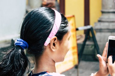 Katmandu Nepal 27 Ağustos 2018 sabah Pashupatinath Tapınağı ziyaret bilinmeyen Hindu çocuk portresi