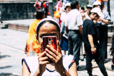 Katmandu Nepal 27 Ağustos 2018 sabah Pashupatinath Tapınağı ziyaret bilinmeyen Hindu çocuk portresi