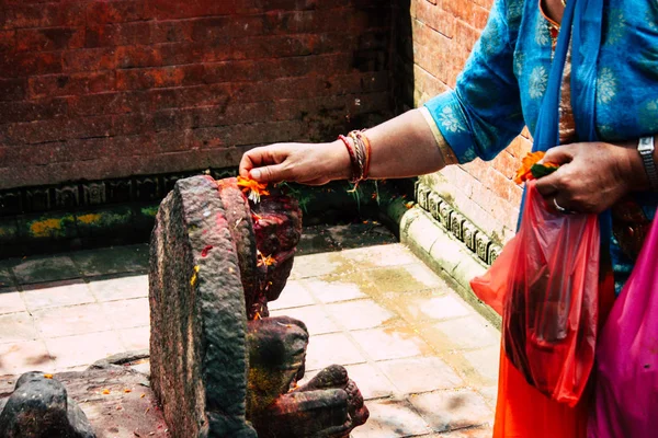 Kathmandu Nepál Srpna 2018 Pohled Neznámých Hinduistické Lidí Modlí Pashupatinath — Stock fotografie