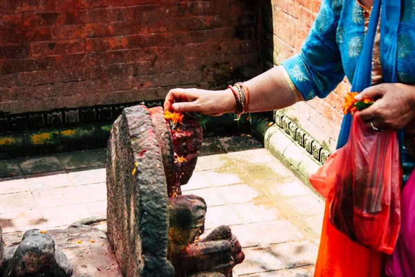 Kathmandu Nepál Srpna 2018 Pohled Neznámých Hinduistické Lidí Modlí Pashupatinath — Stock fotografie