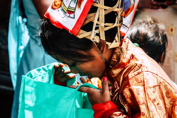 Katmandú Nepal Agosto 2018 Retrato Niño Hindú Desconocido Visitando Templo —  Fotos de Stock