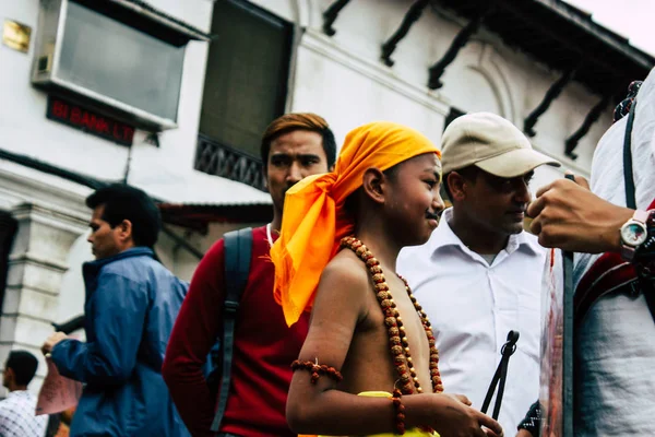 Katmandú Nepal Agosto 2018 Retrato Niño Hindú Desconocido Visitando Templo —  Fotos de Stock