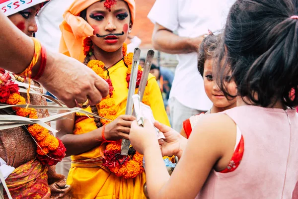 Катманду Непал Серпня 2018 Портрет Невідомого Індуїстських Kid Відвідування Храму — стокове фото