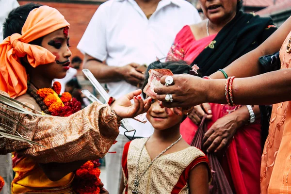 Kathmandu Nepál Augusztus 2018 Ismeretlen Hindu Gyerek Látogatás Pashupatinath Templomban — Stock Fotó