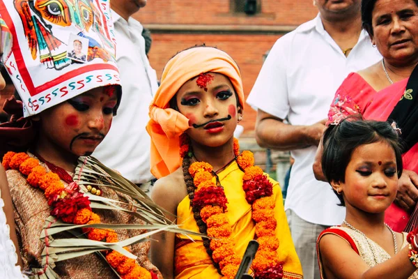 Kathmandu Nepál Augusztus 2018 Ismeretlen Hindu Gyerek Látogatás Pashupatinath Templomban — Stock Fotó