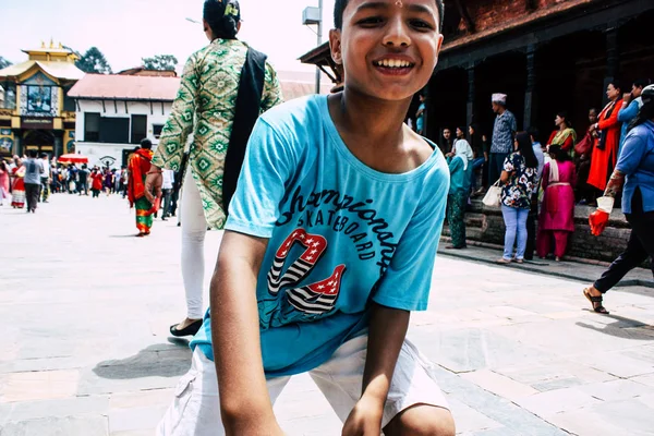 Kathmandu Nepál Augusztus 2018 Ismeretlen Hindu Gyerek Látogatás Pashupatinath Templomban — Stock Fotó