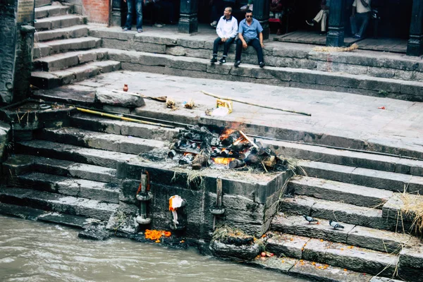 Kathmandu Nepál Srpna 2018 Pohled Kremaci Webu Mrtvolu Přední Řeku — Stock fotografie