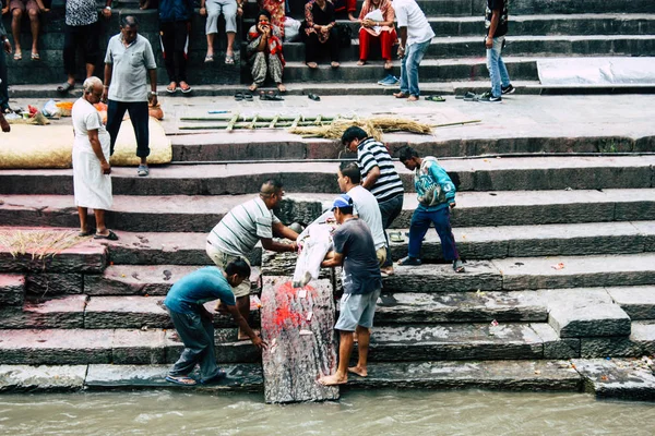 Kathmandu Nepál Srpna 2018 Pohled Neznámých Hinduistické Lidí Navštěvovat Církevní — Stock fotografie