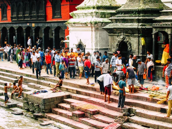 Kathmandu Nepál Srpna 2018 Pohled Neznámých Hinduistické Lidí Navštěvovat Církevní — Stock fotografie