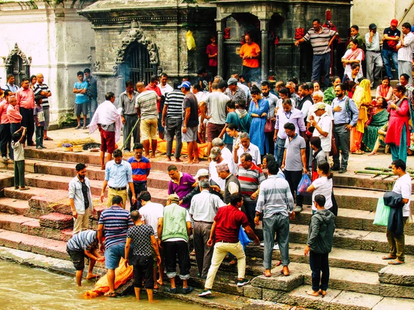 Kathmandu Nepal Agosto 2018 Veduta Persone Indù Sconosciute Che Assistono — Foto Stock